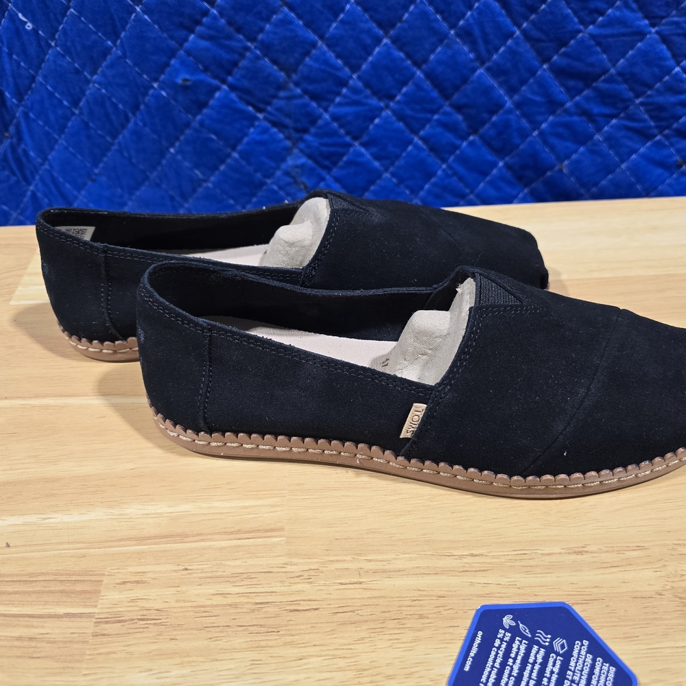 TOMS Classic Black Canvas Slip-Ons - Picture 5 of 6